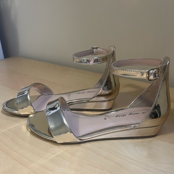 CHAMPAGNE Wedges - Picture 3 of 7